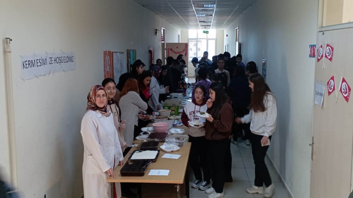 Okulumuzda ÇEDES Projesi Kapsamında Filistin ve Gazze İçin Yardım Kermesi Düzenlendi